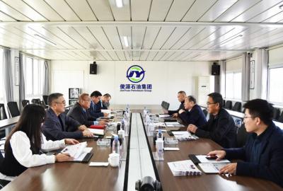 農(nóng)高區(qū)黨工委委員、管委會(huì)副主任曹永湖到俊源石油走訪(fǎng)